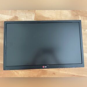 LG Flatron 24EN33TV-B 24” LED Monitor TV with Power Adapter